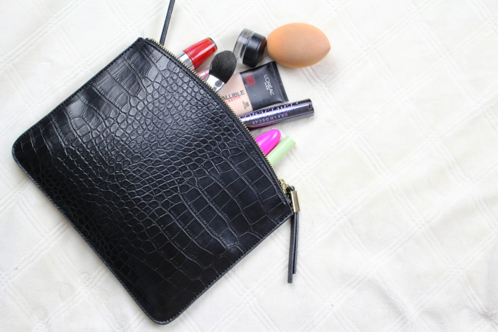 What's in my purse? - Cara Lynn Blog